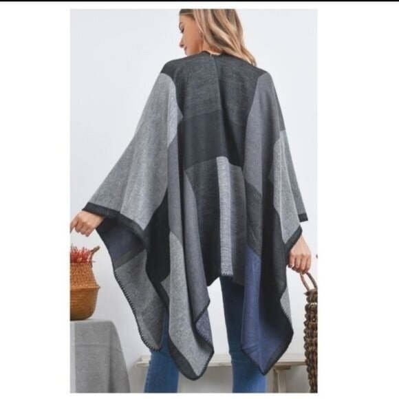 RUANA PONCHO-ONE SIZE.   BRAND NEW. - Picture 6 of 6